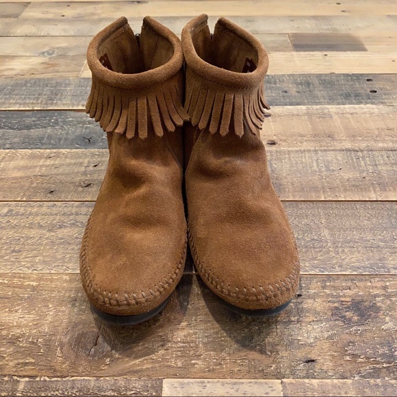 minnetonka back zip hardsole boot